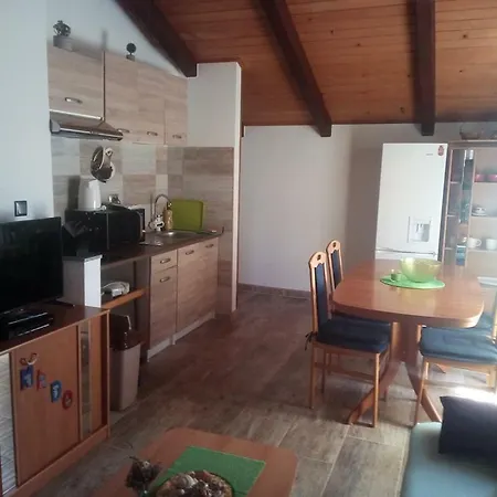 17603a Apartment *